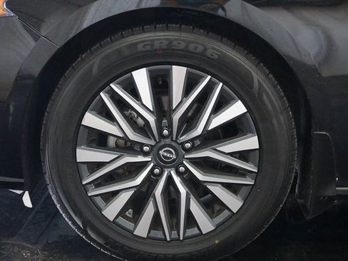 Used 2024 Nissan Altima 2.5 SV image 5