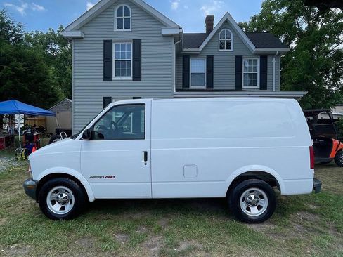 Used 2002 Chevrolet Astro AWD image 1