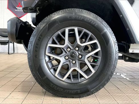 Used 2025 Jeep Wrangler Unlimited Sahara AWD/4WD image 29