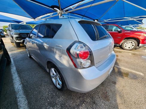 Used 2010 Pontiac Vibe w/ Sun And Sound Package FWD image 4