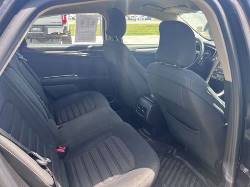 Used 2019 Ford Fusion SE AWD/4WD image 16