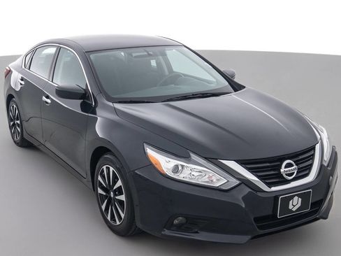Used 2018 Nissan Altima 2.5 SV image 1