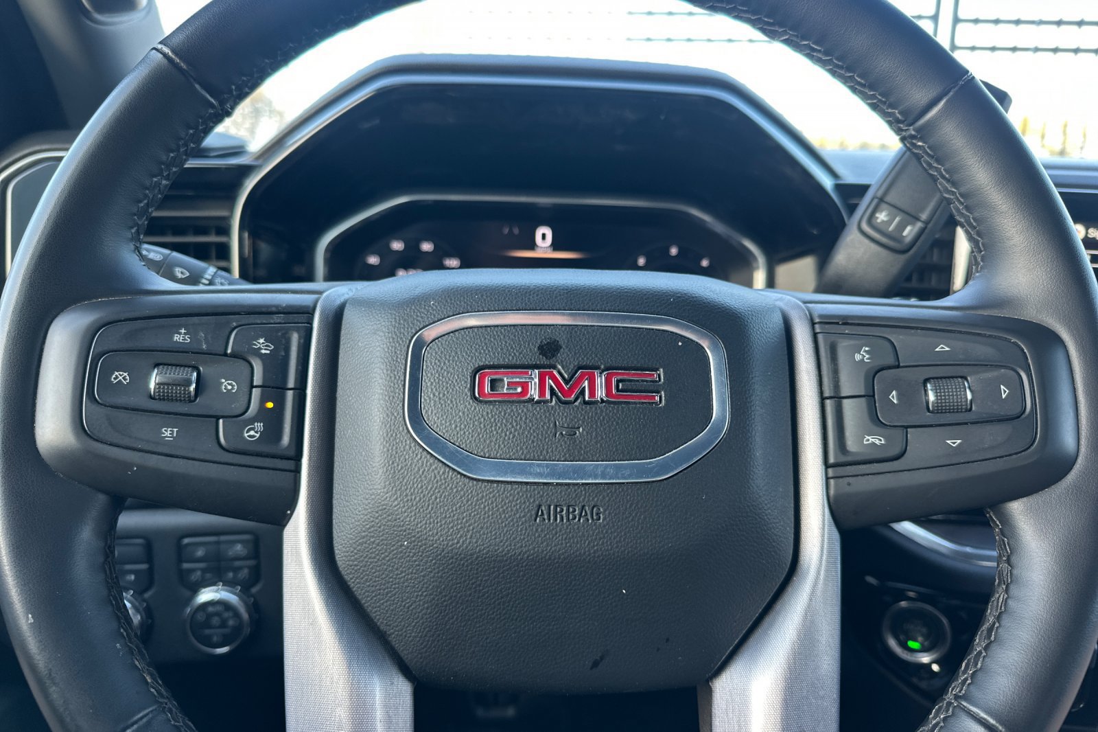 Used 2026 GMC Sierra 1500 SLT AWD/4WD image 33