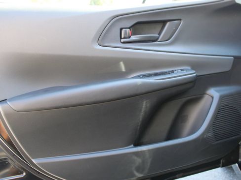 Used 2025 Toyota Prius LE FWD image 7