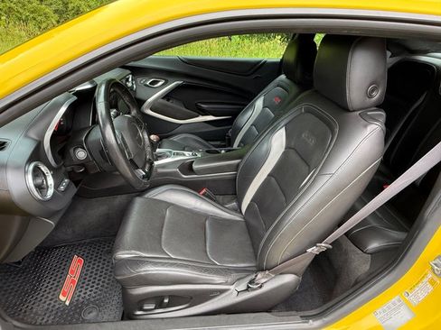 Used 2017 Chevrolet Camaro SS RWD image 10