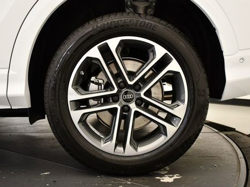 Used 2025 Audi Q5 Premium w/ Convenience Package image 14