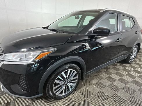 Used 2023 Nissan Kicks SV FWD image 8
