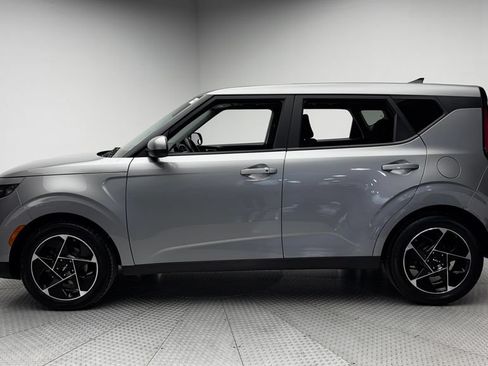 Used 2025 Kia Soul EX FWD image 4