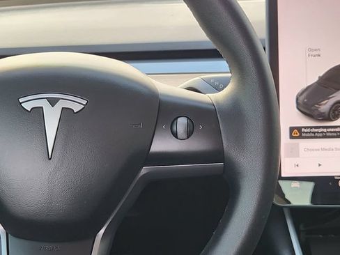 Used 2021 Tesla Model Y Long Range AWD/4WD image 28