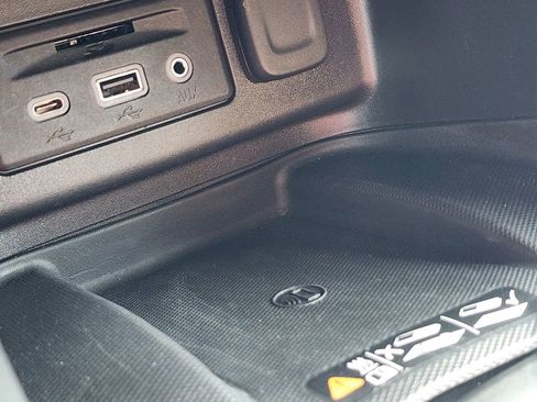 Used 2020 Chevrolet Equinox Premier image 24