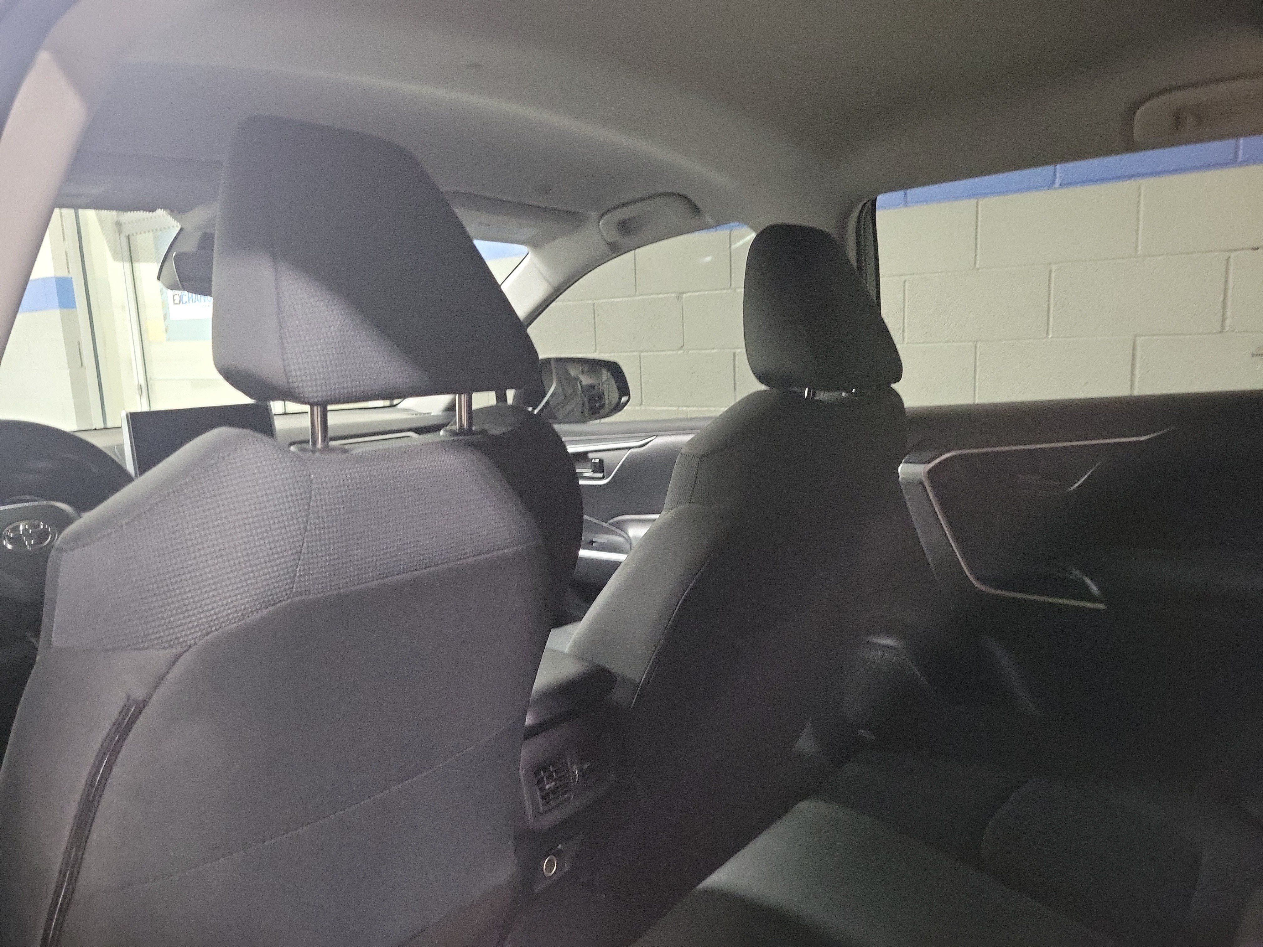 Used 2023 Toyota RAV4 LE AWD/4WD image 11