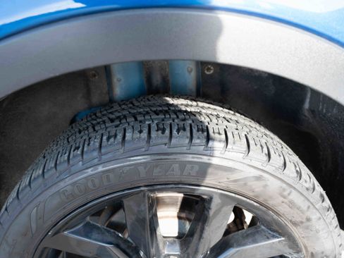 Used 2017 Ford Escape SE w/ SE Sport Appearance Package image 30