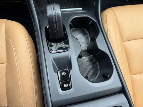 Used 2020 Volvo XC40 T5 Momentum w/ Protection Package Premier AWD/4WD image 38