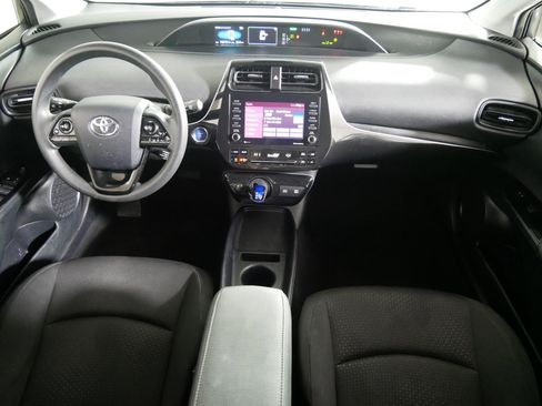 Used 2022 Toyota Prius LE image 10