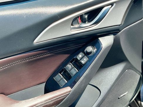 Used 2018 MAZDA MAZDA3 Touring FWD image 18