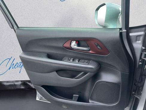 Used 2020 Chrysler Pacifica Limited image 11