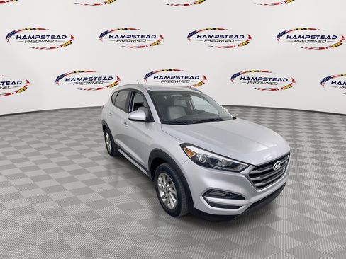 Used 2017 Hyundai Tucson SE AWD/4WD image 2