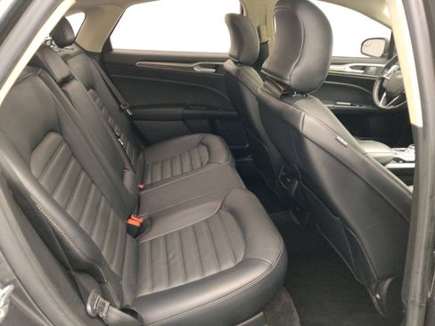 Used 2018 Ford Fusion SE w/ Fusion SE Technology Package image 19