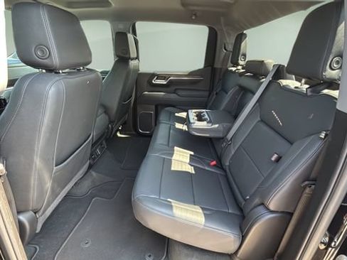 Used 2025 GMC Sierra 1500 SLT RWD image 19