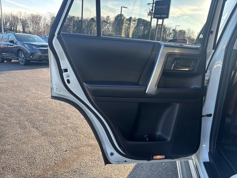 Used 2016 Toyota 4Runner Limited image 33