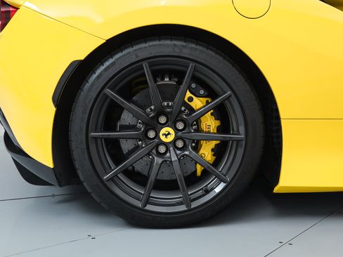 Certified 2022 Ferrari F8 Tributo RWD image 34