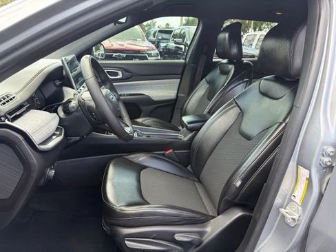 Used 2023 Jeep Compass Latitude AWD/4WD image 14