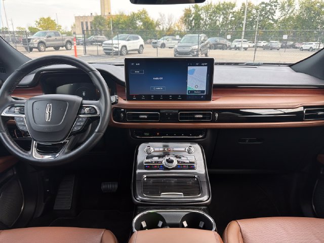 Used 2023 Lincoln Nautilus Reserve w/ Luxury Package AWD/4WD image 15