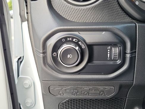 Used 2024 Jeep Wrangler Rubicon image 14