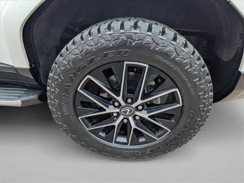 Used 2024 Lexus GX 550 w/ Cold Area Package image 9