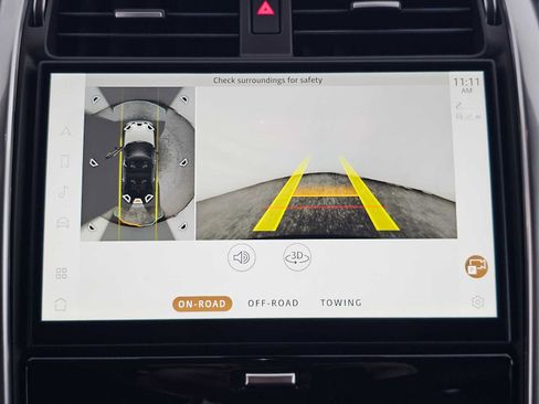 Used 2025 Land Rover Discovery Dynamic SE image 31