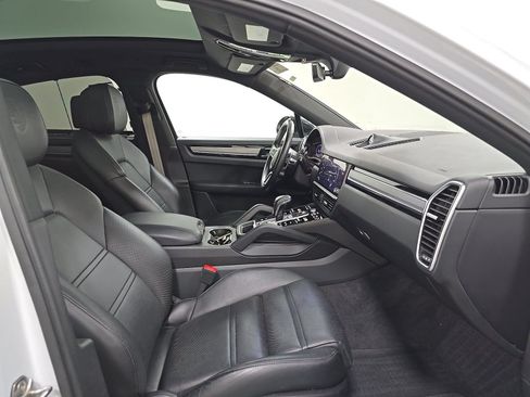 Used 2023 Porsche Cayenne Platinum Edition AWD/4WD image 14