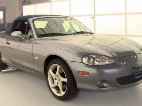 Used 2003 MAZDA MX-5 Miata RWD image 6