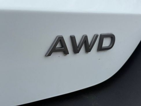 Used 2025 Nissan Kicks SV AWD/4WD image 11