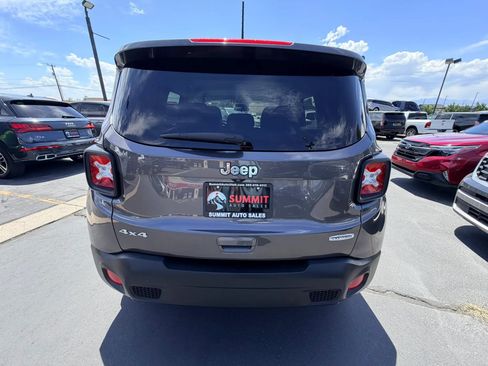 Used 2018 Jeep Renegade Latitude w/ Cold Weather Group AWD/4WD image 5