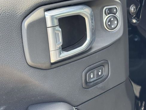 Used 2022 Jeep Gladiator Overland w/ LED Lighting Group AWD/4WD image 29