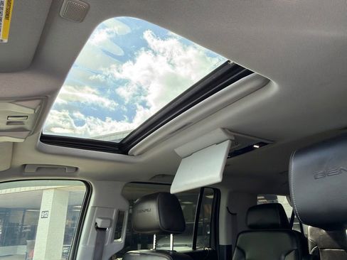 Used 2015 GMC Yukon XL Denali w/ Touring Package AWD/4WD image 24