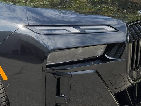 New 2026 BMW 750e xDrive w/ Premium Package image 8