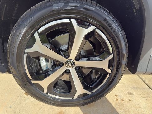 New 2026 Volkswagen Tiguan SE image 16