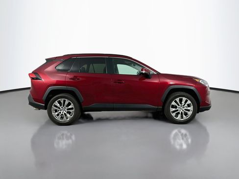 Used 2020 Toyota RAV4 XLE Premium AWD/4WD image 8