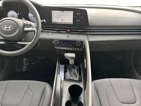 Used 2024 Hyundai Elantra SEL image 12