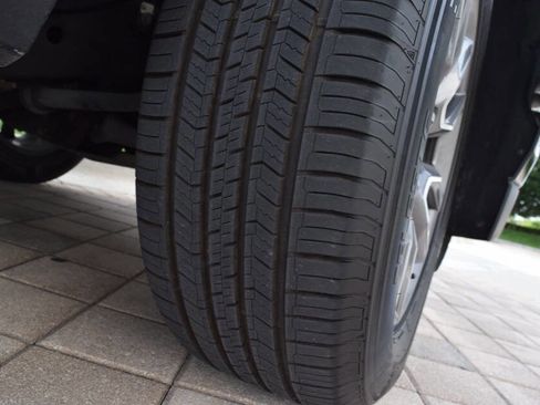 Used 2022 Chevrolet Suburban LT RWD image 88