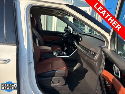 Used 2024 Kia Carnival SX Prestige image 27