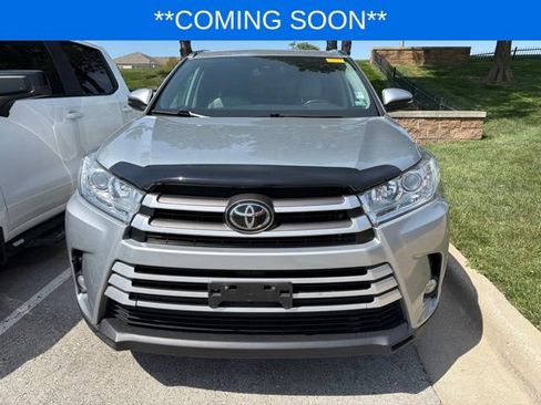 Used 2018 Toyota Highlander XLE AWD/4WD image 2