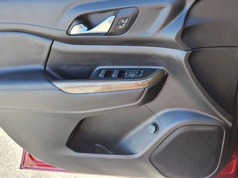 Used 2023 GMC Acadia SLE w/ Driver Convenience Package FWD image 31