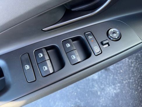 New 2025 Hyundai Elantra Sport image 18