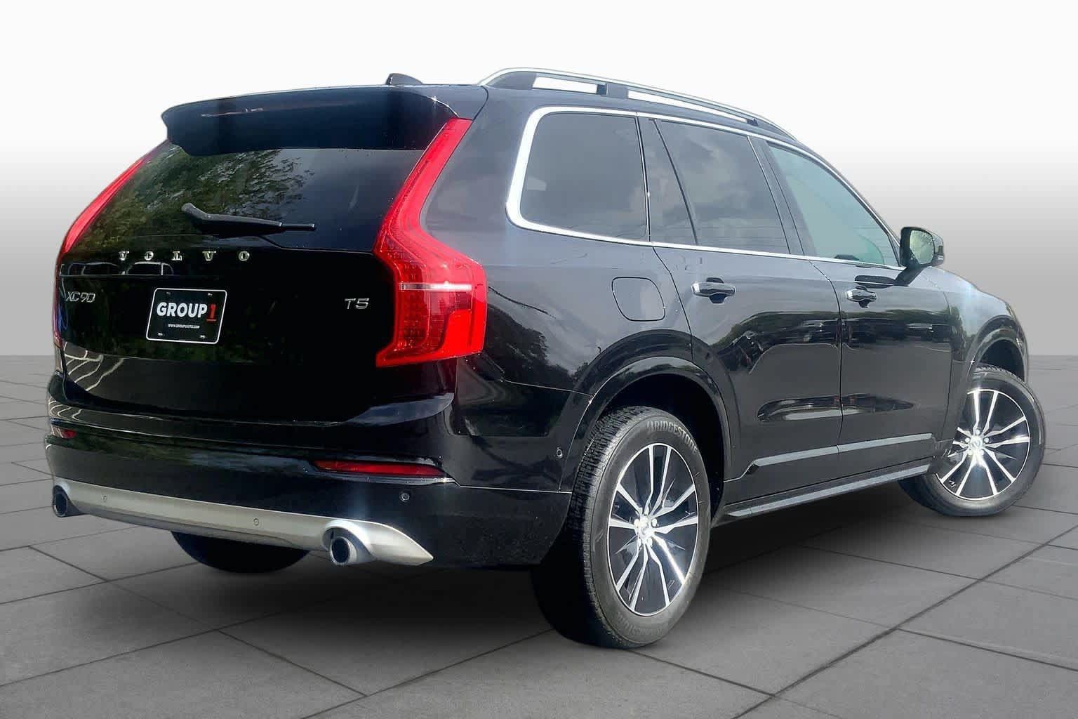 Used 2018 Volvo XC90 T5 Momentum w/ Convenience Package FWD image 12