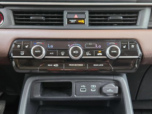 Used 2025 Honda Pilot Elite image 18
