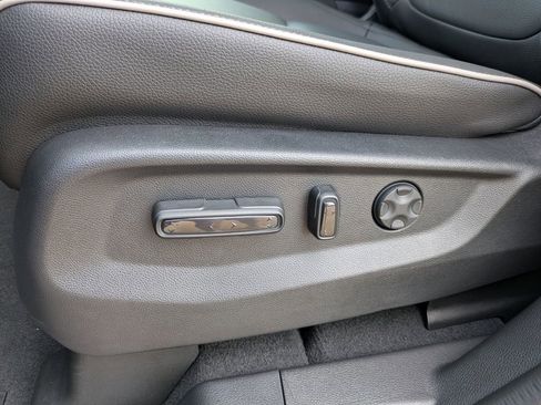 New 2026 Honda Odyssey Touring image 9