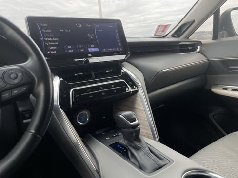 Used 2021 Toyota Venza Limited image 22