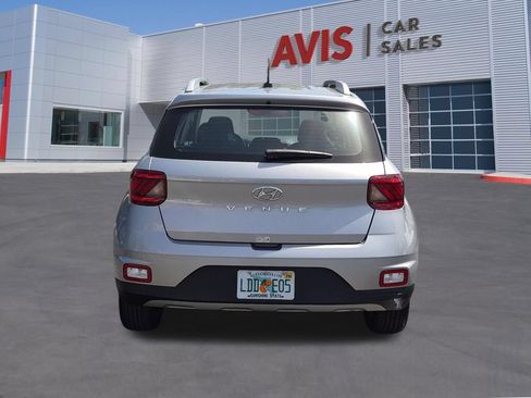 Used 2025 Hyundai Venue SEL FWD image 7